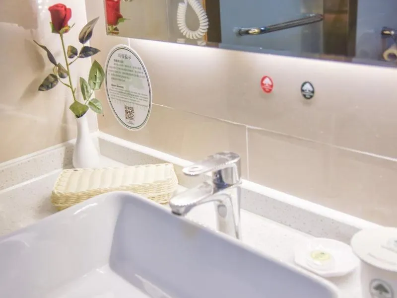 Greentree Inn Henan Kaifeng Jinming District Jinming Square Little Song City Business Hotel 3*,